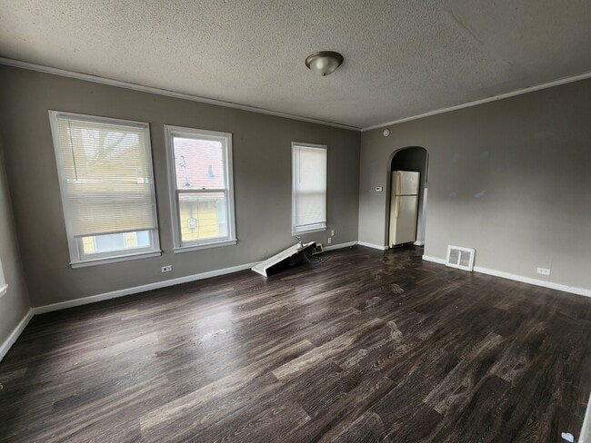 Building Photo - 113 Maplewood St