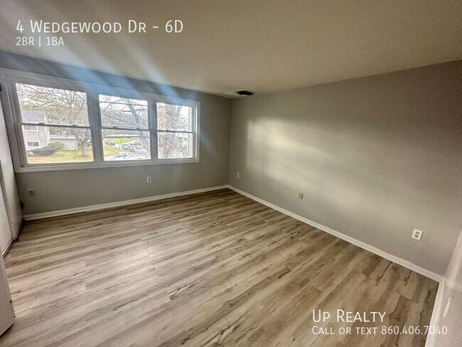 Building Photo - 4 Wedgewood Dr