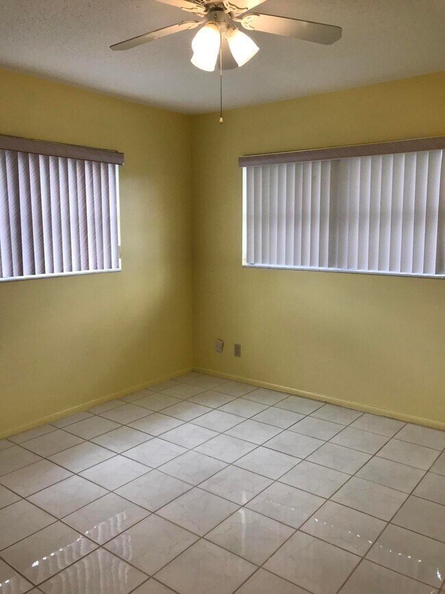 Foto del edificio - 2630 Emory Dr W