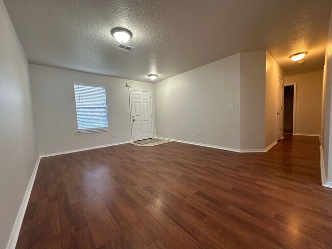 Foto del edificio - 3bed, 2bath 1,160sq.ft. 2car garage home in Central Caldwell location
