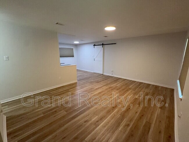 Foto del edificio - 6119 Shawn Ln