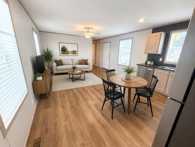 Building Photo - 5501 Toms Pl