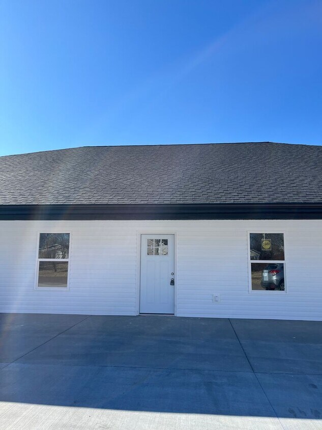 Primary Photo - 251-251 S Park St