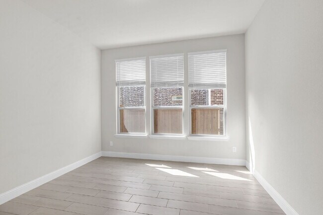 Foto del edificio - 7243 Crowell Ave