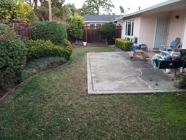 Building Photo - 1376 Bobolink Cir