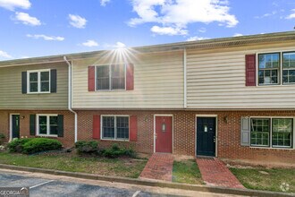 Building Photo - 2140 Kings Gate Cir SW