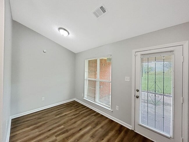 Building Photo - 5655 Kaitlyn Dr W