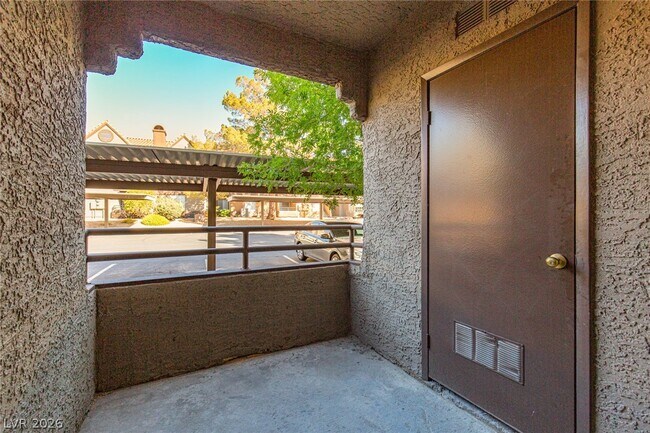 Foto del edificio - 2200 S Fort Apache Rd