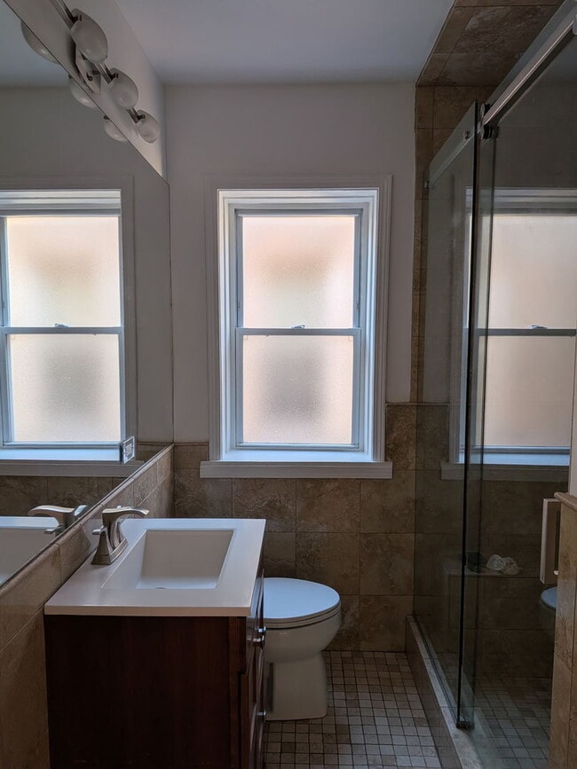 Foto del edificio - 7910 Karlov Ave