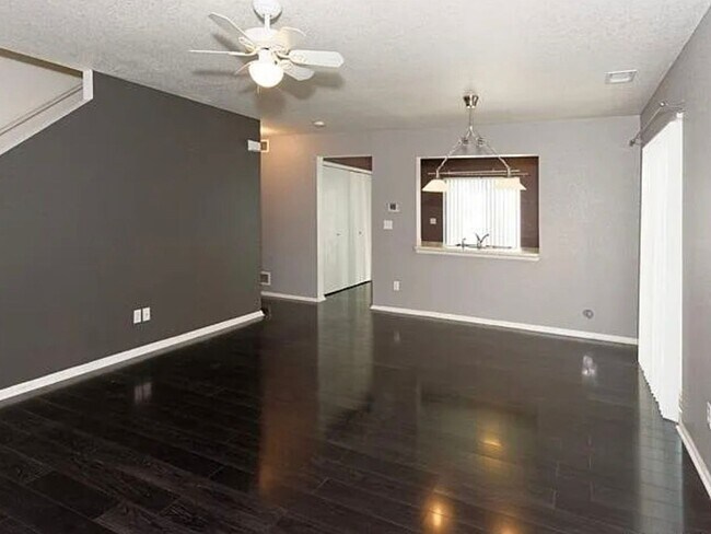 Building Photo - Beautiful 3 Bedroom Home in Denver
