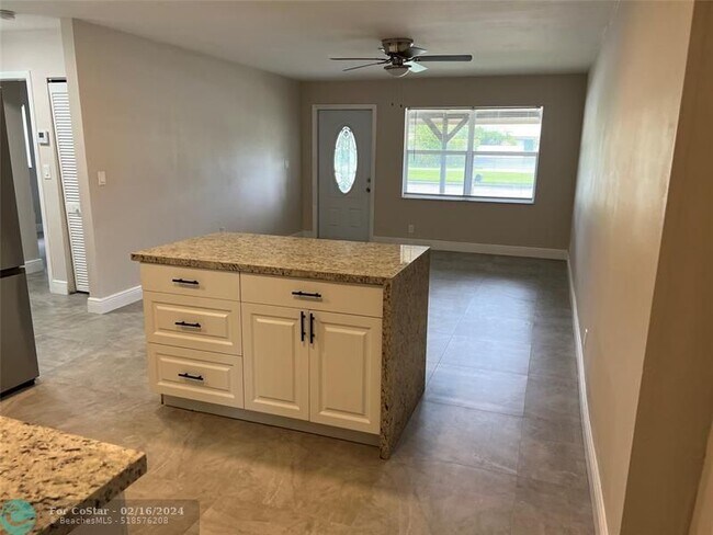 Foto del edificio - 4320 Coral Springs Dr