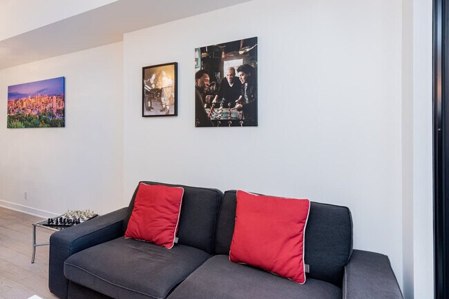 Photo du bâtiment - 1288 Av. des Canadiens-de-Montréal