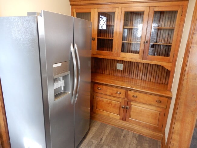 Building Photo - 143 S Euclid Ave