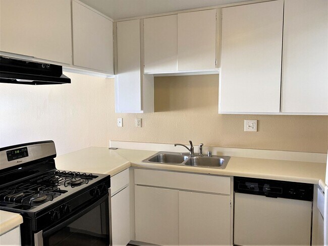 Foto del edificio - ***Move-in Special $1000 off of 1 Months R...
