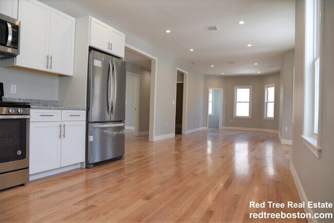 Building Photo - 226 Fellsway W
