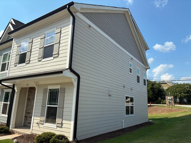 Foto del edificio - Room in Townhome on Old Grove Ln