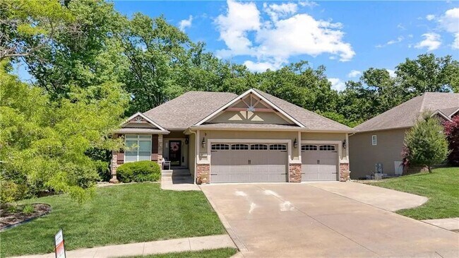 Foto del edificio - 911 Cheatham Ct