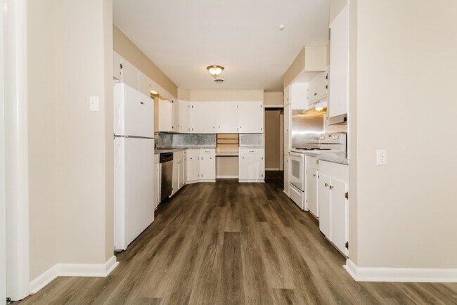 Foto del edificio - 1600 Grove Hill Rd