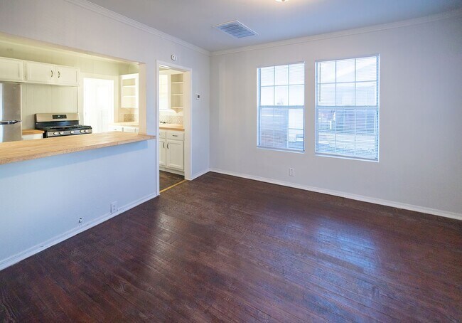 Foto del edificio - Charming 2-Bedroom Home with Mother-in-Law...
