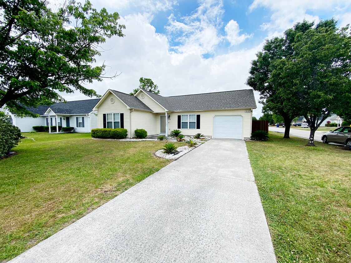 Foto principal - 2431 White Rd
