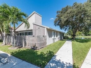 Building Photo - 518 Woodgate Cir
