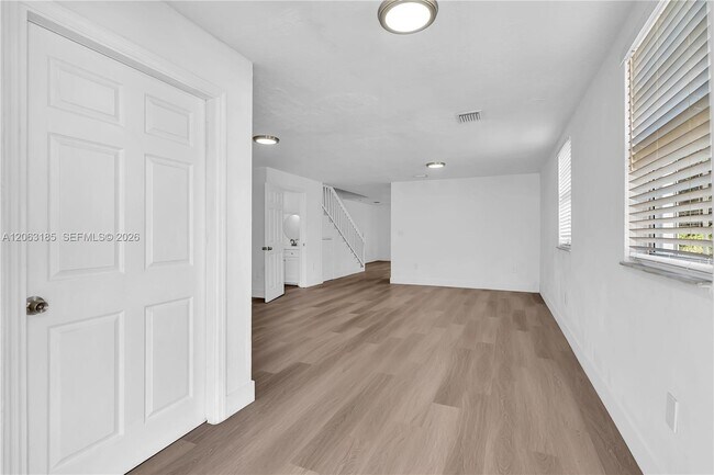 Foto del edificio - 140 NW 70th St