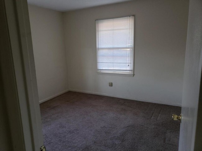 Building Photo - 743 Hildeen
