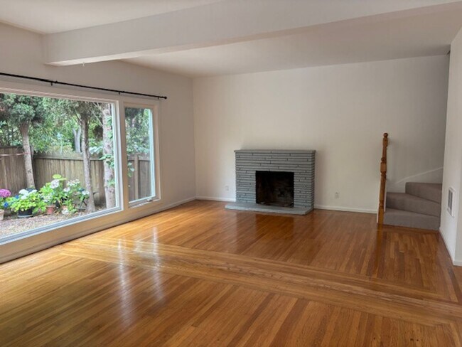 Foto del edificio - Beautiful Remodeled Berkeley 3 Bedroom Dup...