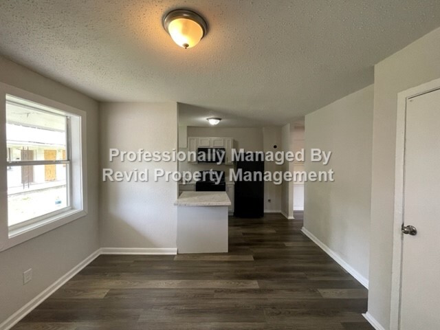 Primary Photo - 374 N Dunlap St