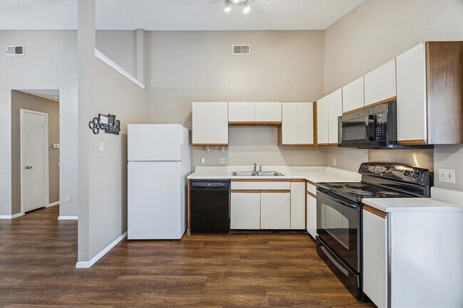 Foto del edificio - 1015 E Yager Ln