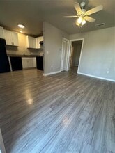 Building Photo - 901 Parmer Ave