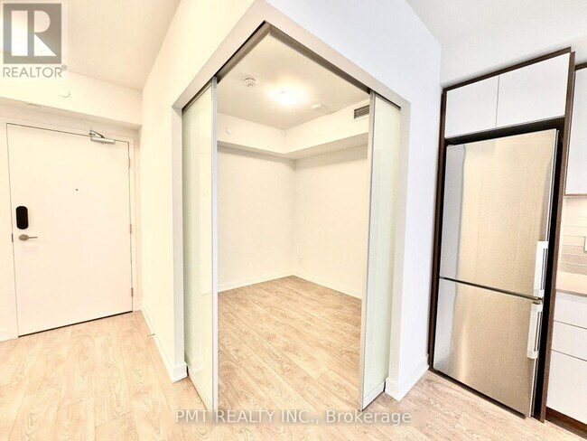 Photo du bâtiment - 543 Richmond St W