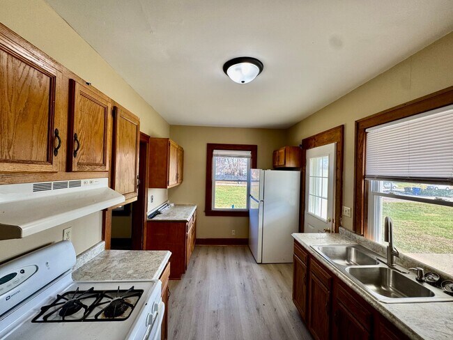 Foto del edificio - Updated 3BR End-Unit Townhome Across from Stephens Park – Moline