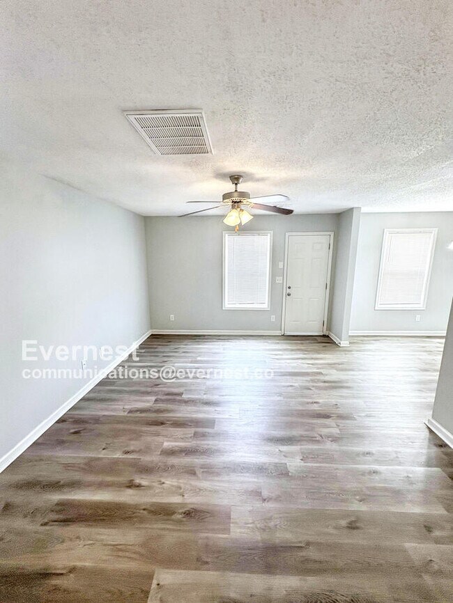 Foto del edificio - 8573 Thomas Rd