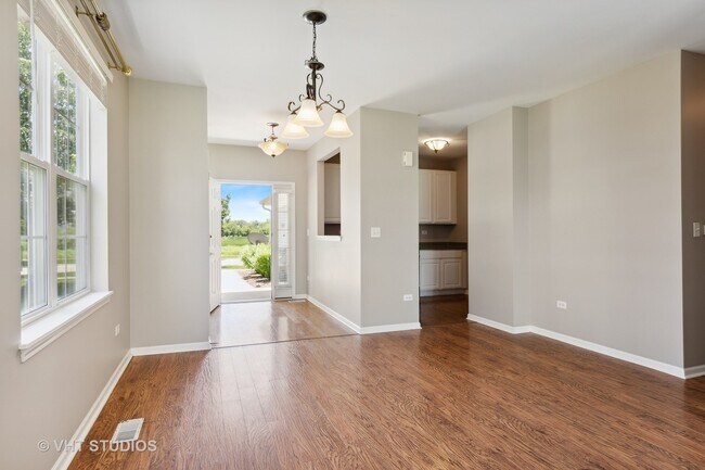 Foto del edificio - 2442 Golf Ridge Cir