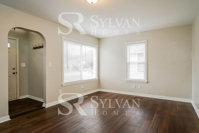 Building Photo - Lovely 3BR 1.5BA home