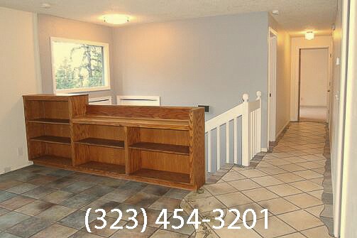 Entry to livingroom and hallway to two upstairs bedrooms - 2002 Floral Hill Dr