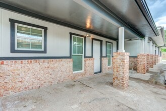 Building Photo - 2127 Maximilian St