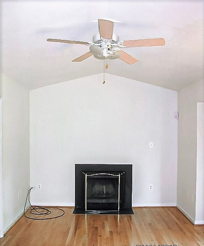 Building Photo - Serene and Private 3 Bed 3 Bath Single Fam...
