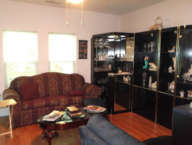Foto del edificio - 8 Moorefield Ct