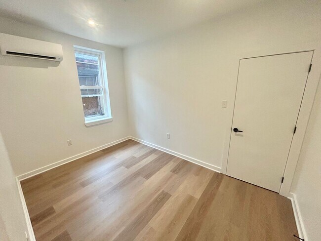 Foto del edificio - 2725 W Girard Ave