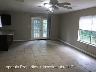 Foto del edificio - 6 br, 3 bath Room For Rent - 2402 Poco Street