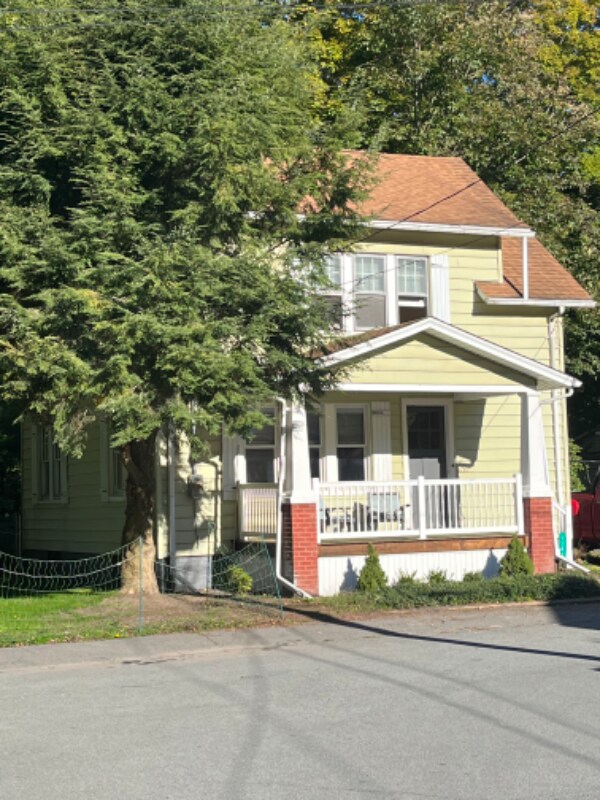 Foto principal - 1747 East St