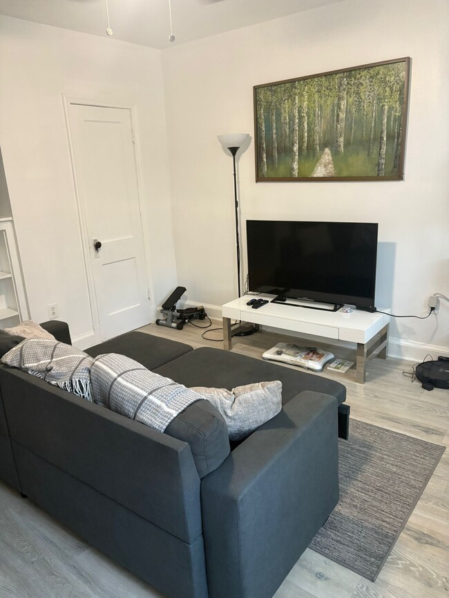 Foto del edificio - 221 35th St NE