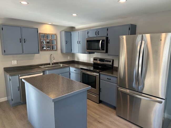 Building Photo - 2 Laperle Ave