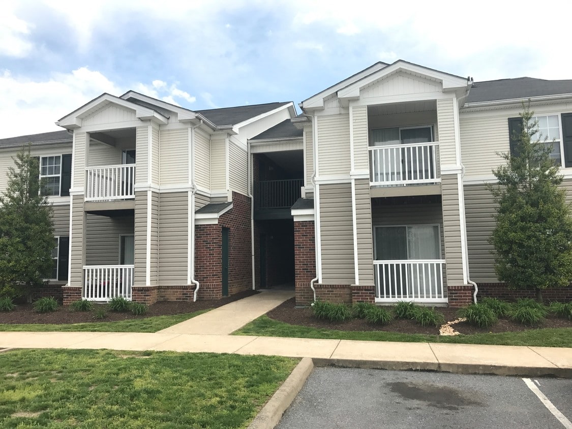 Primary Photo - Crystal Chase Apartments- Join Our Waitlis...