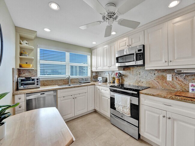 Foto del edificio - 3300 S Ocean Blvd