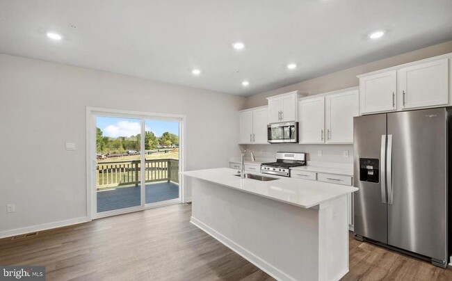 Building Photo - 7520 Daybreak Dr