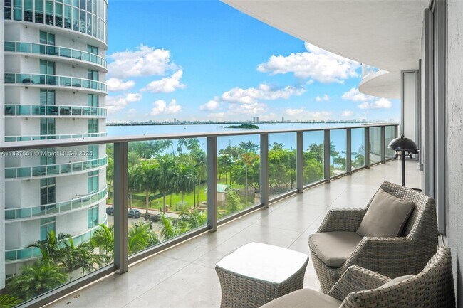 Foto del edificio - 488 NE 18th St