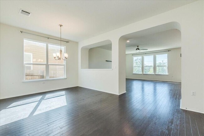 Foto del edificio - 815 Sandhill Branch Dr